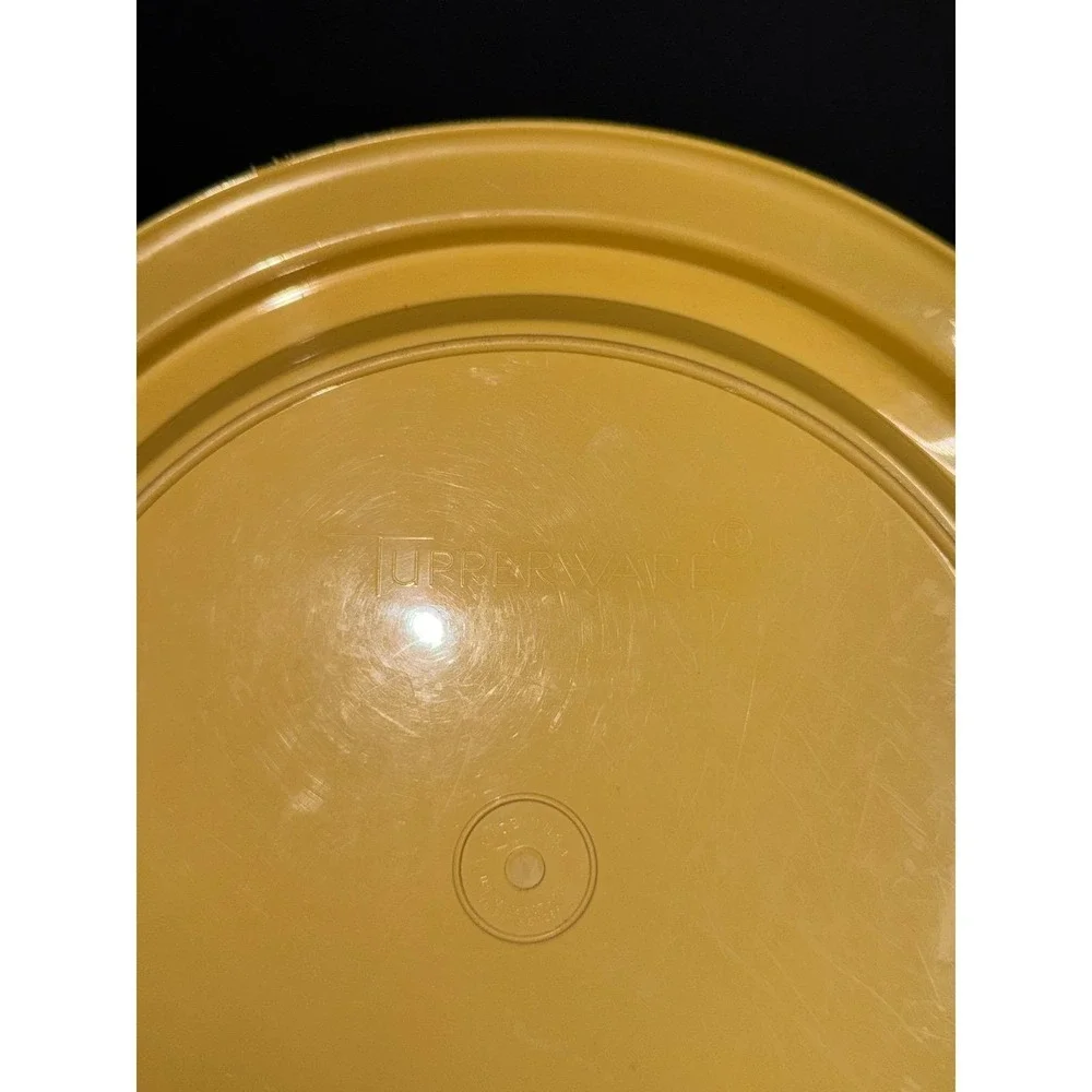Vintage Tupperware Harvest Gold‎ Round Cake Taker Pie Carrier USA NO HANDLE